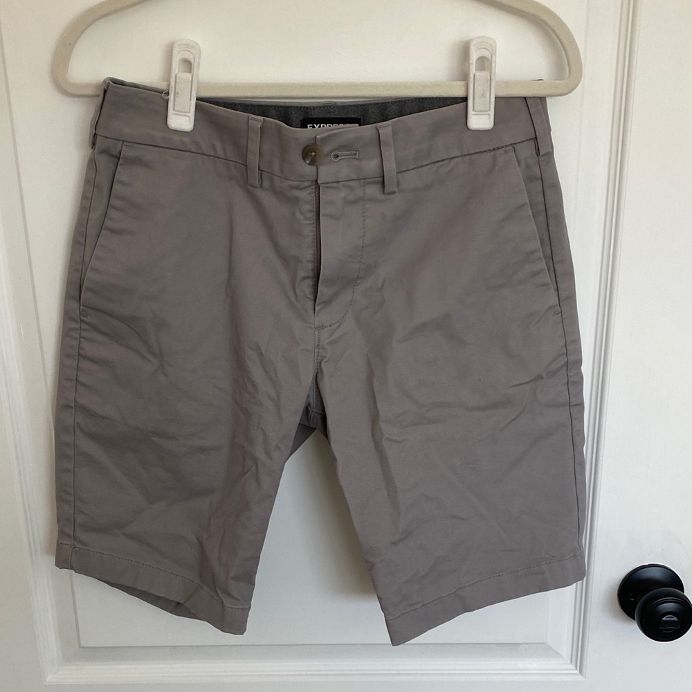 Express Men’s Light Gray Flat Front Chino Shorts